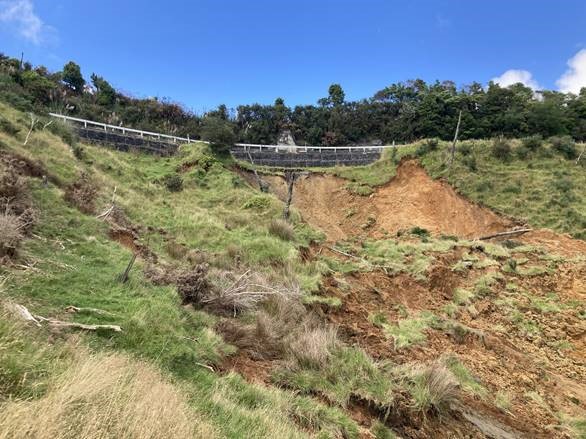 Expect delays on road to Kawhia – underslip closing one lane